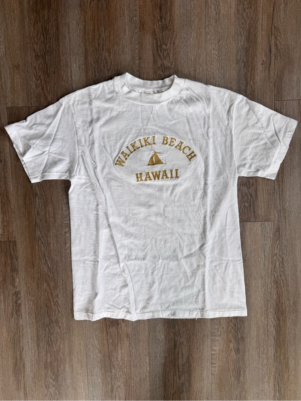 Vintage Waikiki Beach Hawaii Embroidered T-Shirt - size Medium single stitch